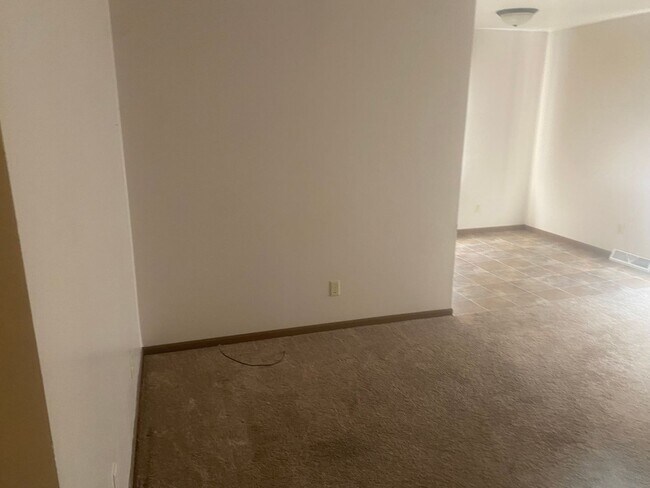 Building Photo - 612 E Madison St