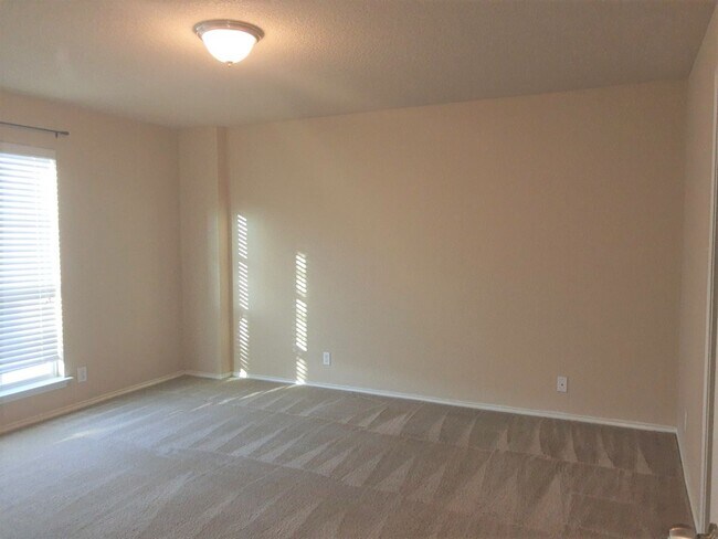 Building Photo - Well Maintained 3 Bedroom Home in Converse
