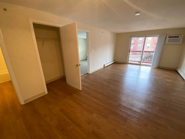 Building Photo - 96 Powers St