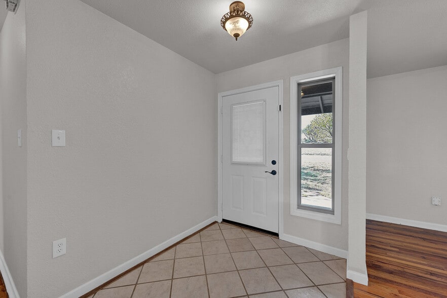 Building Photo - 403 Palo Duro Dr