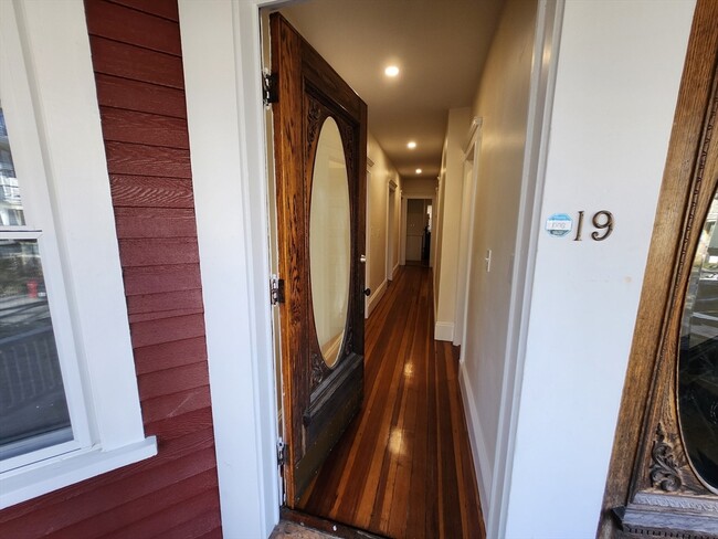 Building Photo - 19 Granville Rd