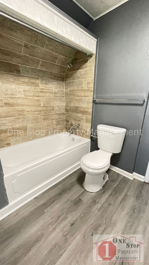 Building Photo - 3 Bedroom, 1 Bathroom House in Kansas City...