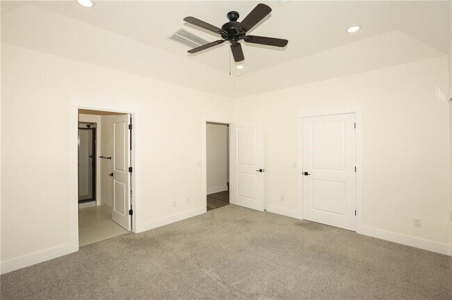 Building Photo - 12 Celtic Dr