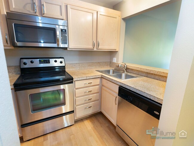 Building Photo - 4TH OF JULY 1-MONTH FREE SPECIAL! Renovated 2 Bd/2 Ba Condo w/parking