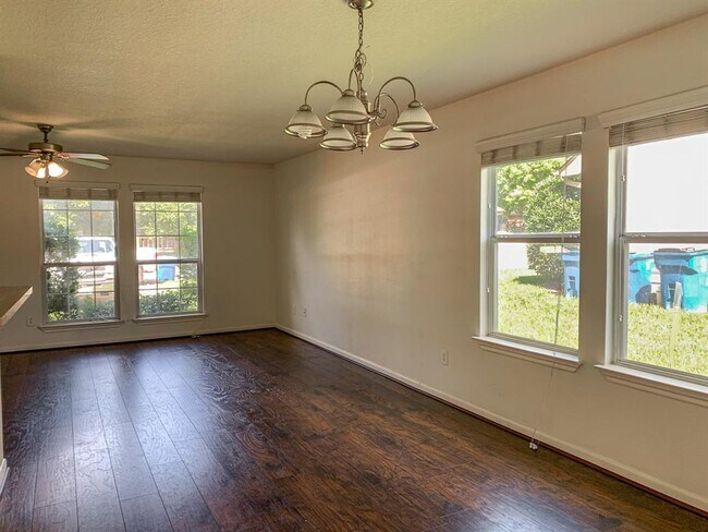 Building Photo - 605 Wades Way