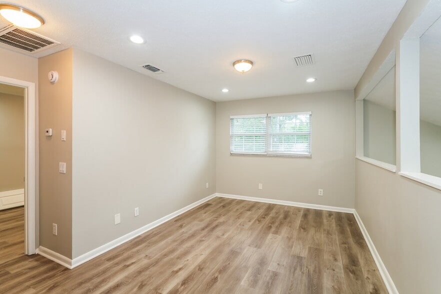 Building Photo - 8105 N Fremont Ave
