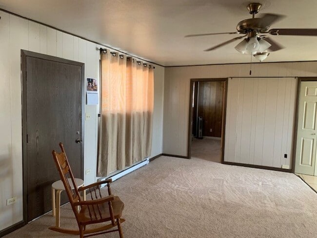 Building Photo - Country House