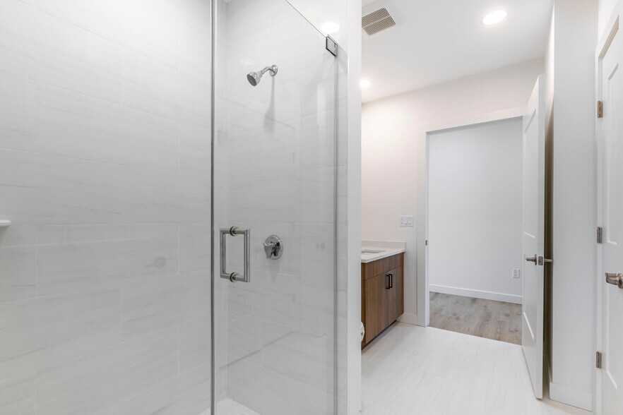 Building Photo - 319 Broadway