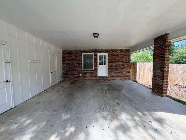 Building Photo - 3 Bedroom/2 Bath Home in Valdosta