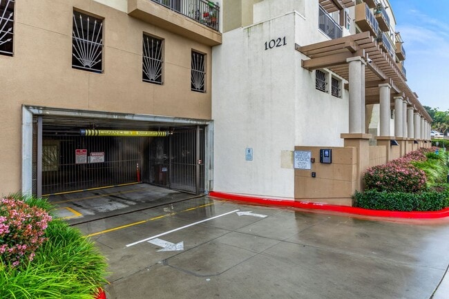 Building Photo - Beautiful & spacious 2 bedroom end unit condo in coastal Oceanside