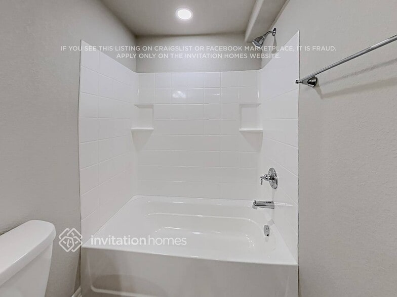 Building Photo - 10882 Aliso Dr