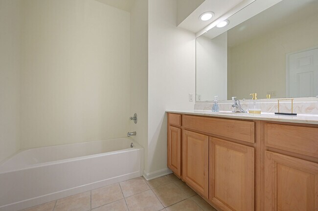 Building Photo - 15 Little Birch Dr