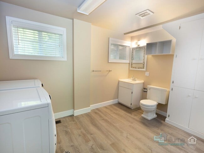 Building Photo - Beautiful 4 Bedroom Home