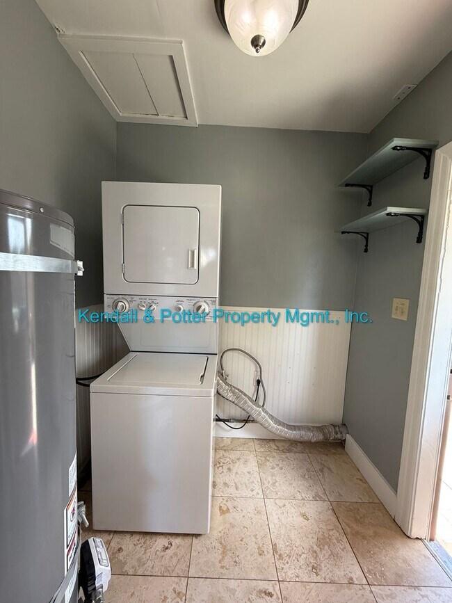 Building Photo - Quiet & Updated Watsonville Charmer 2 plus BR/1BA