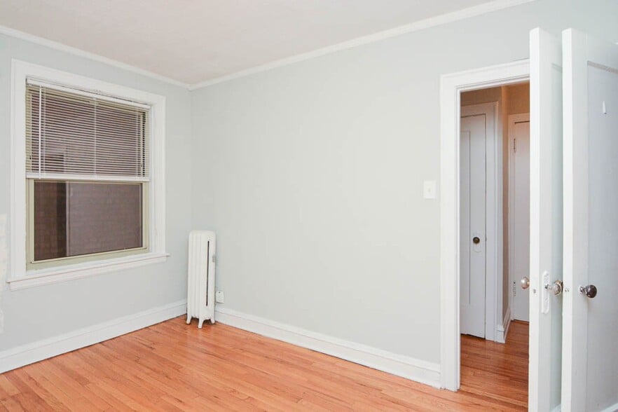 Building Photo - 545 W Surf St