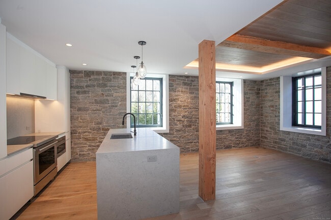 Building Photo - 41 Richmondville Ave