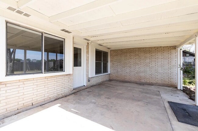 Building Photo - 178 Oakside