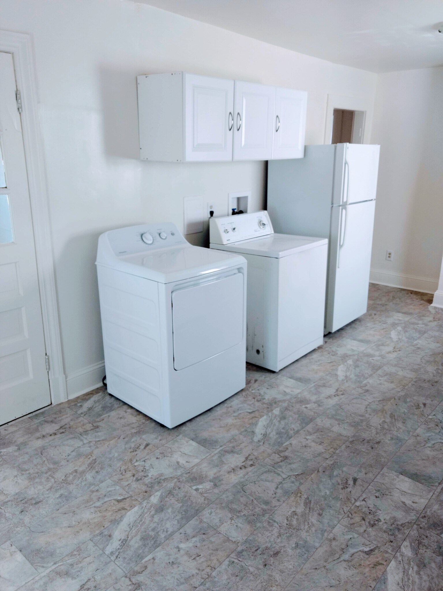 washer, dryer, fridge - 707 Monroe St