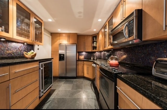 Kitchen - 11 Island Ave
