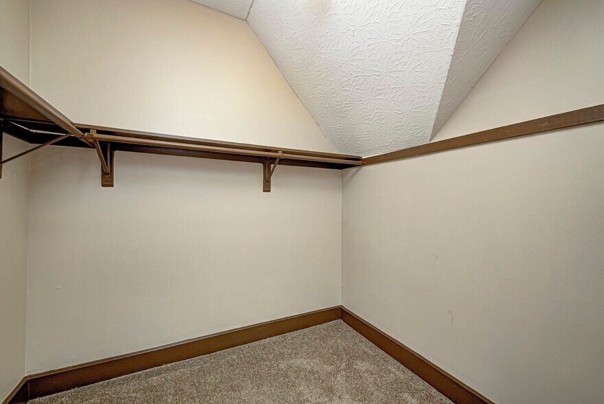 Large walk-in closer - 1643 Fletcher Ave