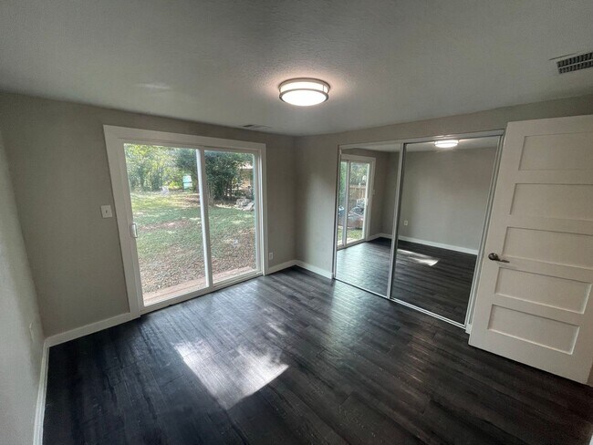 Building Photo - Charming South Georgetown Gem with Timeless Appeal