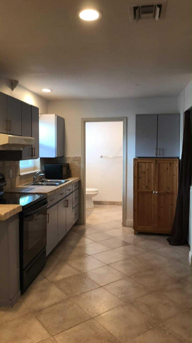 Building Photo - 141 Ipswich St