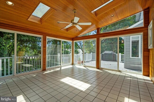 Building Photo - 11811 Dinwiddie Dr