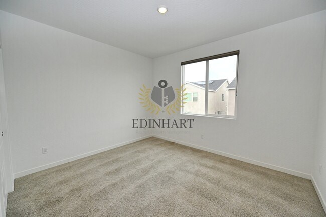 Building Photo - 6342 E Robinson Ave