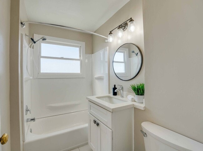 Building Photo - Albatross South