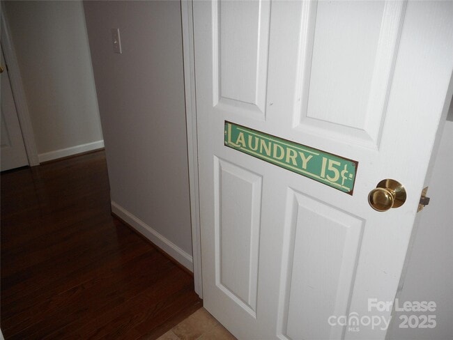 Building Photo - 11017 Valley Spring Dr