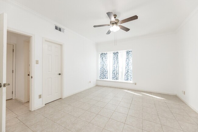 Building Photo - 7547 Brompton St