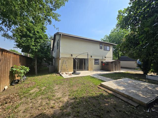 Building Photo - 1618 Sara Ln