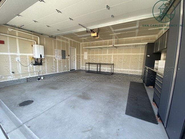 Building Photo - Three Bed Home in New Marina Development
