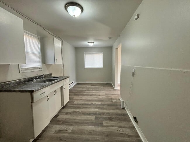 Building Photo - 308 Wrexham Ave