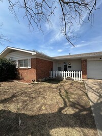 Building Photo - Beautiful Home on Mesa Circle!