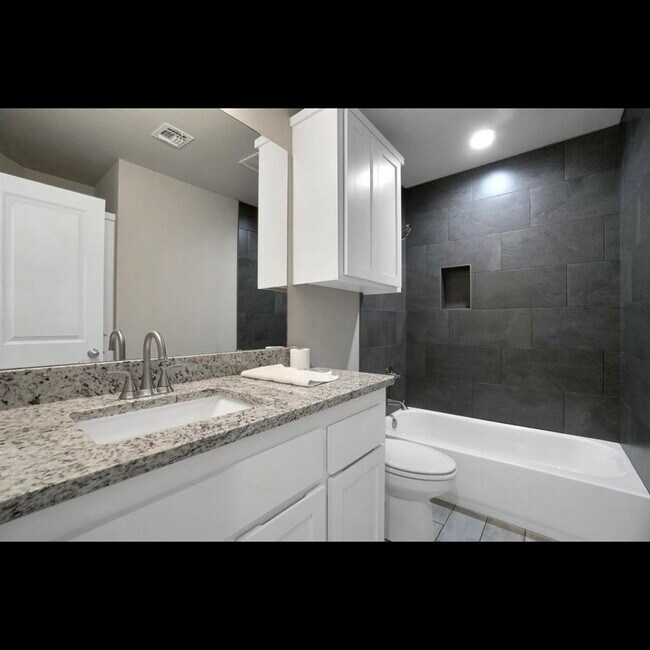 Building Photo - 2043 SW 45th St
