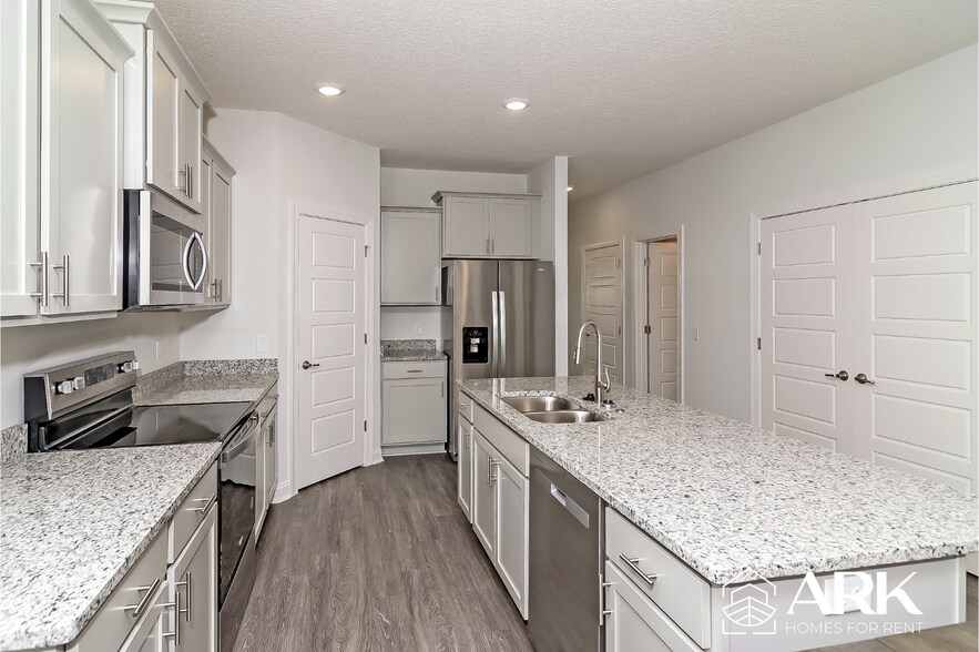 Building Photo - 1096 Walker Point Way