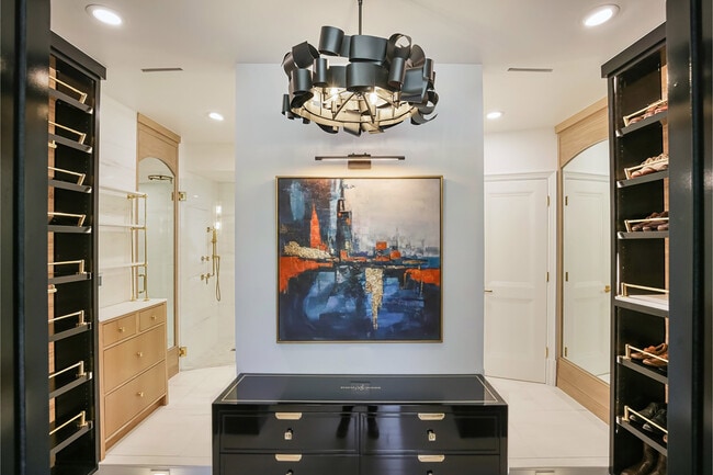 Building Photo - 2575 Peachtree Rd NE