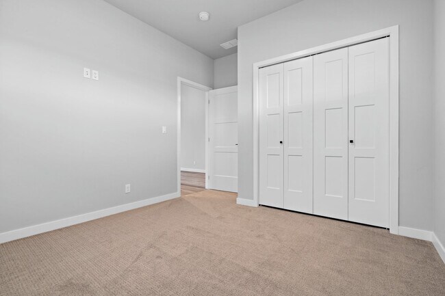 Building Photo - 1520 W Moselle Dr