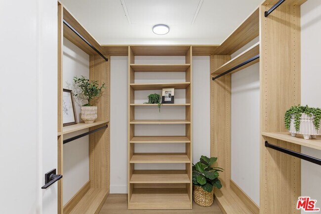 Building Photo - 3845 Don Tomaso Dr