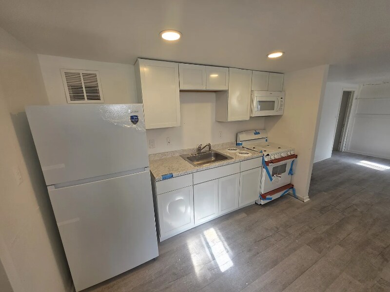 Building Photo - 22727 Rein Ave