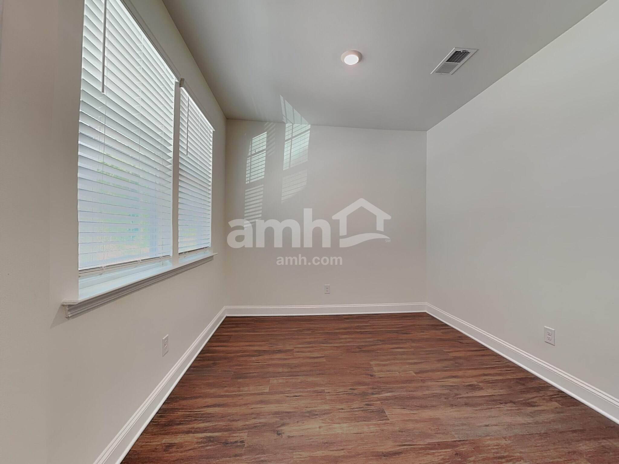 Building Photo - 636 Rivermist Dr