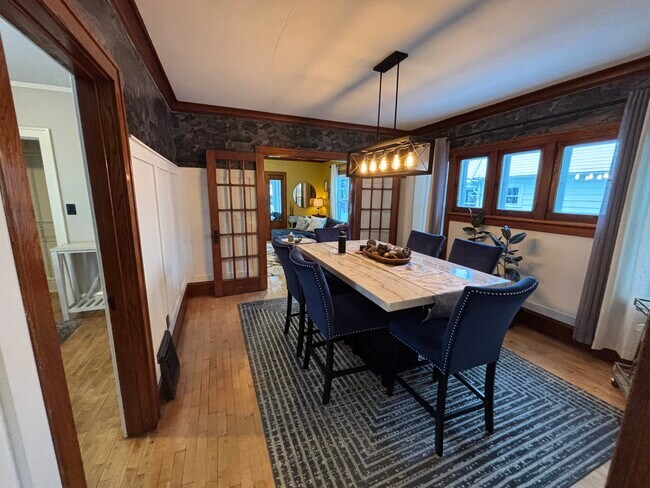 Building Photo - 717 S Fairview St