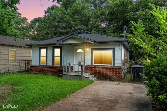 Building Photo - Home For Rent!