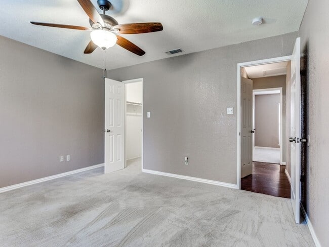 Building Photo - 6900 Sandstone Ct