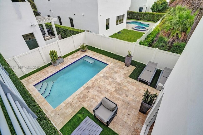 Building Photo - 9995 NW 75th St