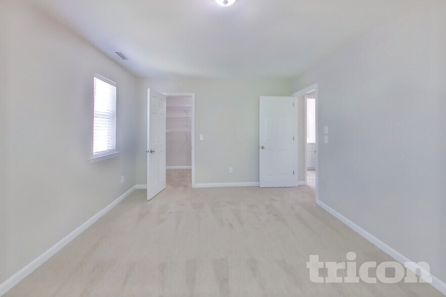 Building Photo - 2405 Ravine Dr