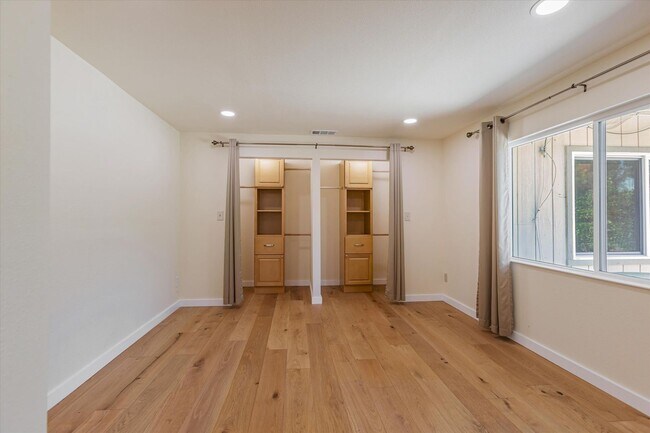 Building Photo - Family Home and In-Law Unit for Rent