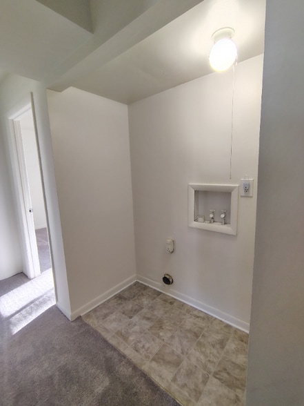 Building Photo - 600 Reusens Rd