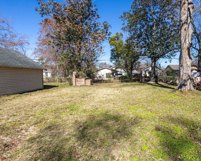 Building Photo - 2 bed, 1 bath in great location - move in ready!